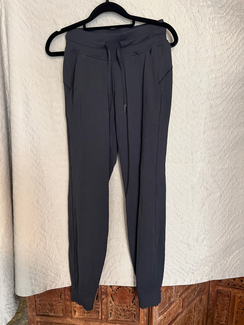 Lululemon Women’s Black Drawstring Jogger Pants Size 2